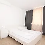 Downtown Apartment *