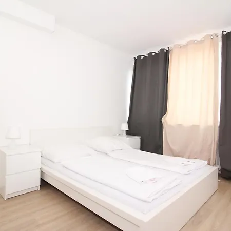 Downtown Apartment *